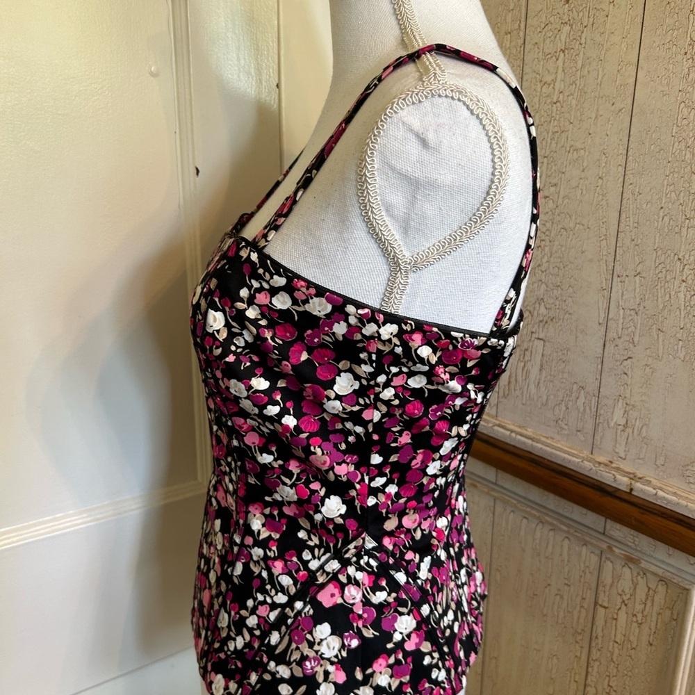 White House Black Market Corset Floral Top. - Picture 2 of 15
